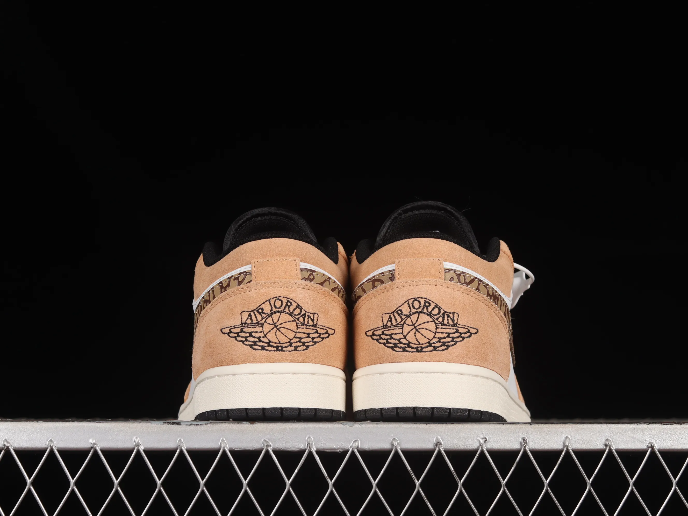 All categories Air Jordan Jordan series basketball shoes Air Jordan 1 Low Z version Air Jordan 1 Low AJ1 Joe 1 white and yellow burst pattern low-top cultural casual sneakers DZ4130-201